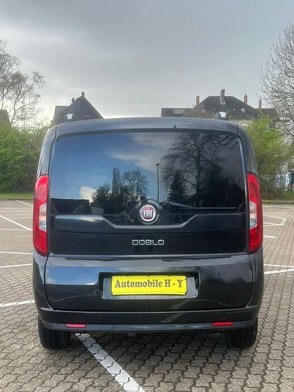 Gebraucht Fiat Doblò Lounge 120 PS (88 kW) 2015 Schwarz Van / Kleinbus