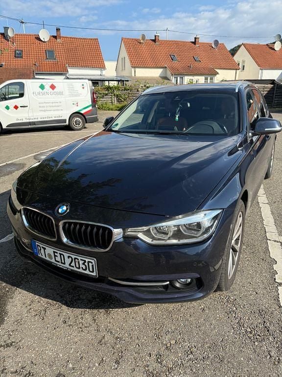 Blau Gebraucht 2016 BMW 320 Kombi | 10.000 € (Superpreis) - Bild 1/4
