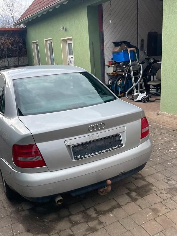 Gebraucht Audi A4 101 PS (74 kW) 2000 Silber Limousine