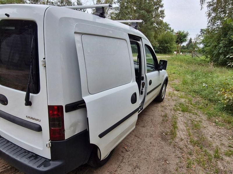 Weiß Gebraucht 2009 Opel Combo Van / Kleinbus | 2.999 € (Fairer Preis) - Bild 1/4