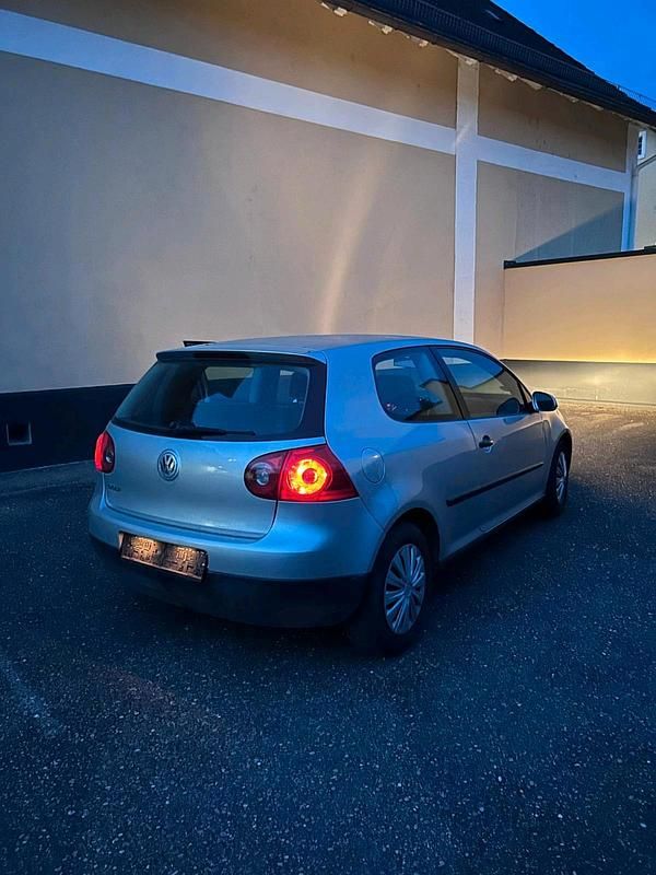 Gebraucht VW Golf V 102 PS (75 kW) 2005 Silber Kleinwagen