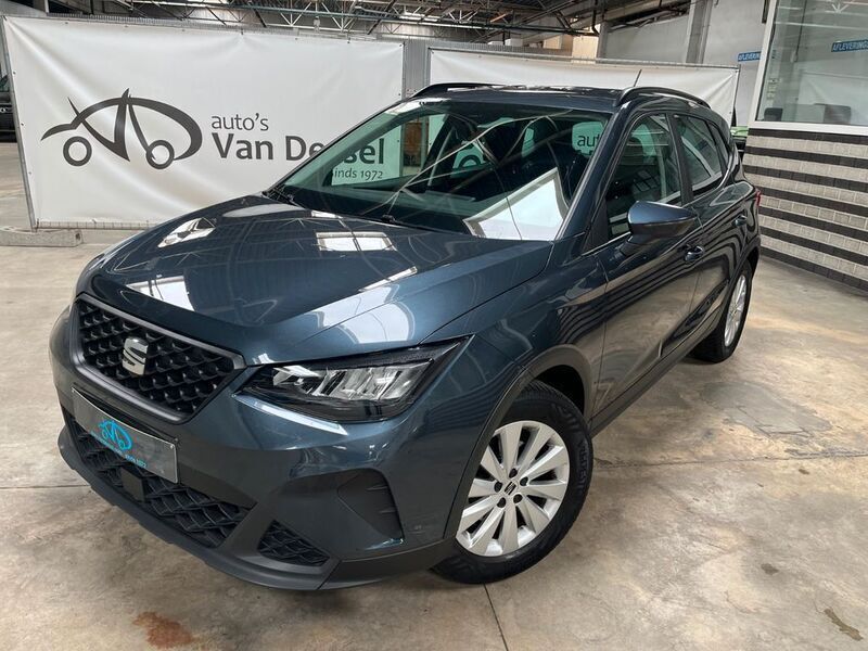 Grau Gebraucht 2023 Seat Arona SUV | 16.335 € (Superpreis) - Bild 1/4