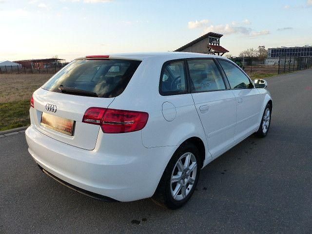 Gebraucht Audi A3 Ambiente 125 PS (91 kW) 2010 Ibisweiss Kleinwagen