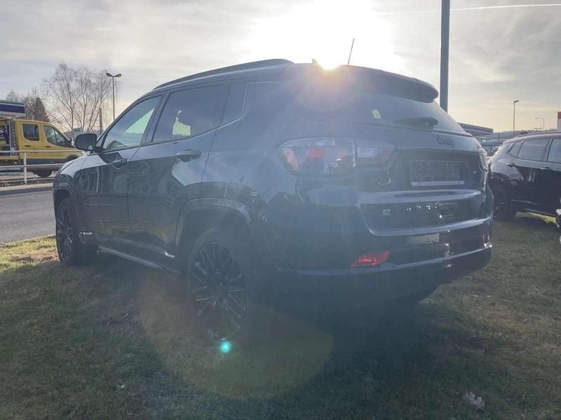 Usado Jeep Compass 131 HP (96 kW) 2023 Preto SUV