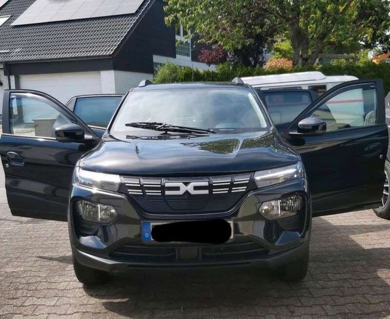 Schwarz Gebraucht 2022 Dacia Spring Essentiel Kleinwagen | 10.500 € (Guter Preis) - Bild 1/4
