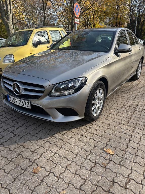 Beige Gebraucht 2019 Mercedes C180 Limousine | 19.500 € (Superpreis) - Bild 1/4