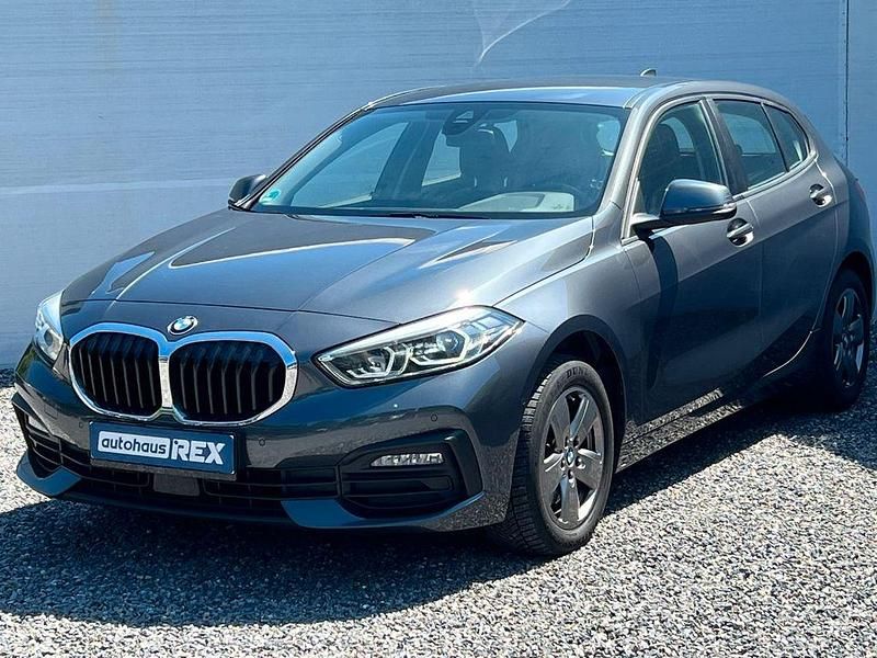 Mineralgrau Gebraucht 2020 BMW 116 Advantage Kleinwagen | 17.200 € (Fairer Preis) - Bild 1/4