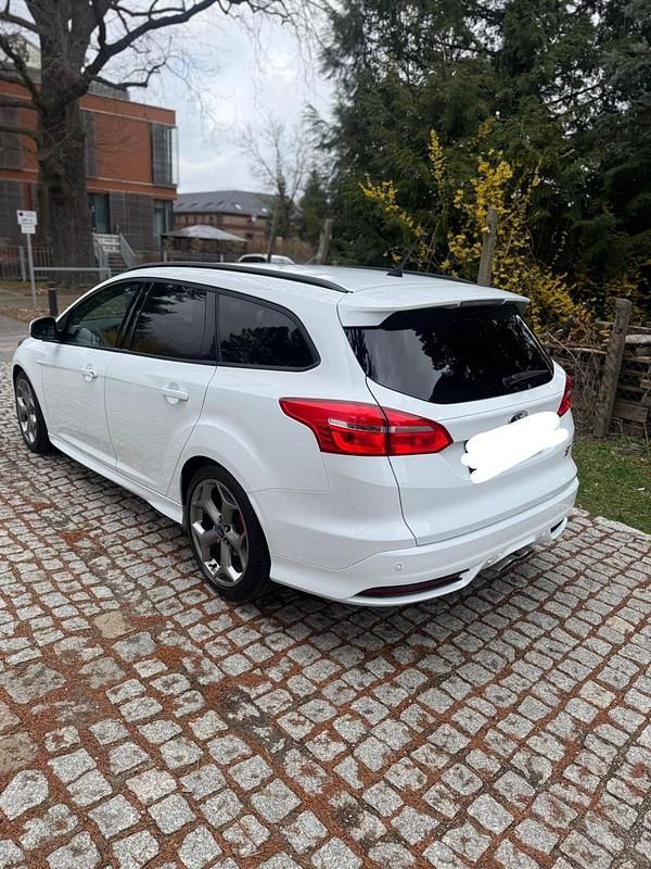 Usata Ford Focus ST 185 CV (136 kW) 2016 Bianco Station wagon