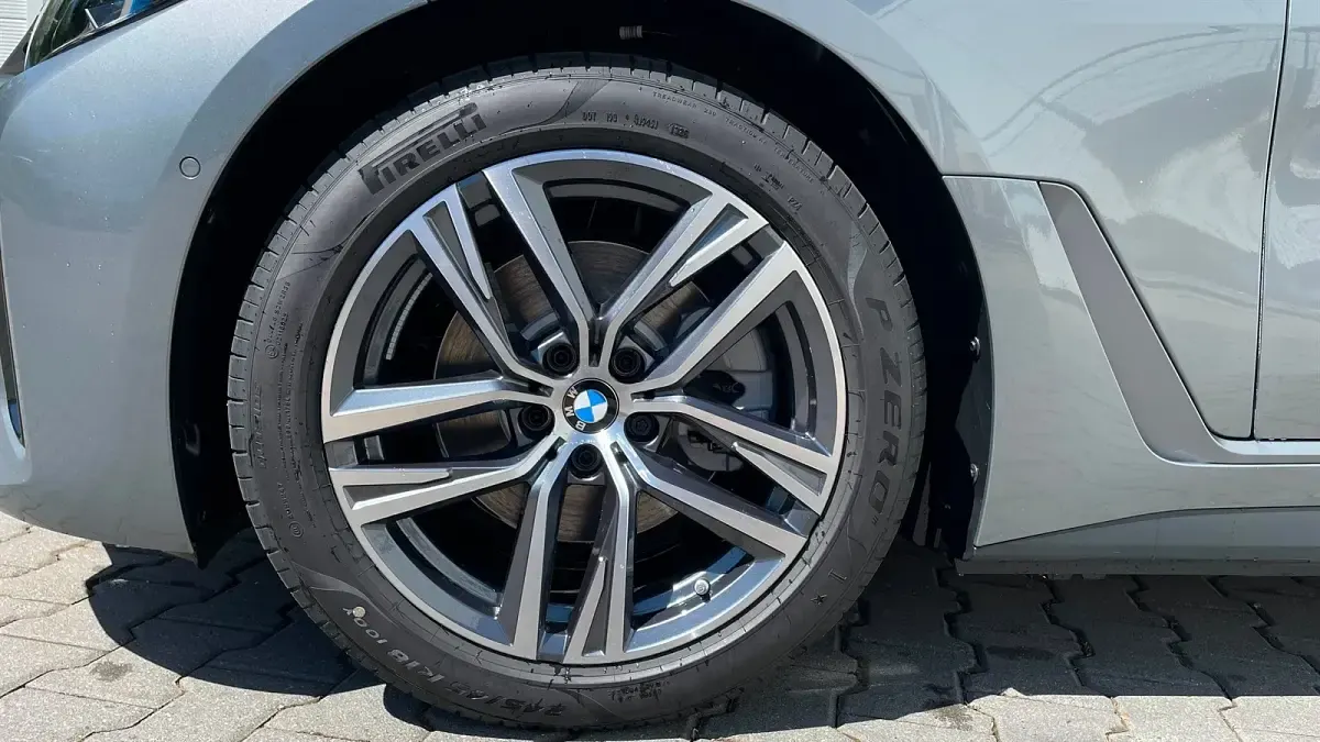Neu BMW i4 Efficient Dynamics 250 kW (340 PS) 2026 Skyscraper grau metallic Limousine