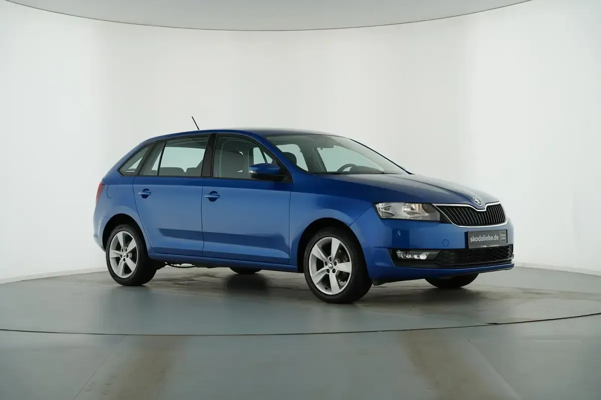 Gebraucht Skoda Rapid Cool Edition 95 PS (69 kW) 2019 Raceblau metallic Kleinwagen