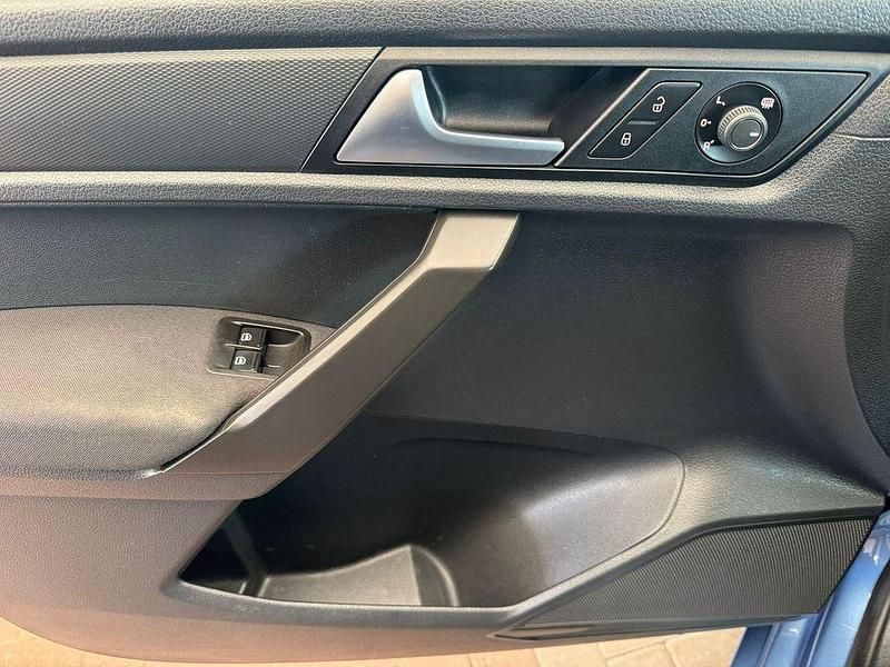 Gebraucht VW Caddy Trendline 102 PS (75 kW) 2017 Acapulcoblau metallic Van / Kleinbus