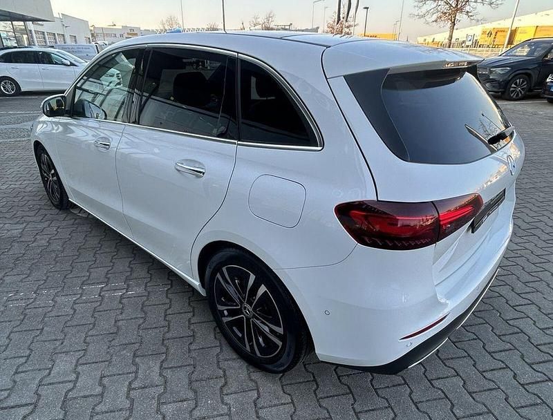 Gebraucht Mercedes B220 190 PS (139 kW) 2024 Weiß Van / Kleinbus