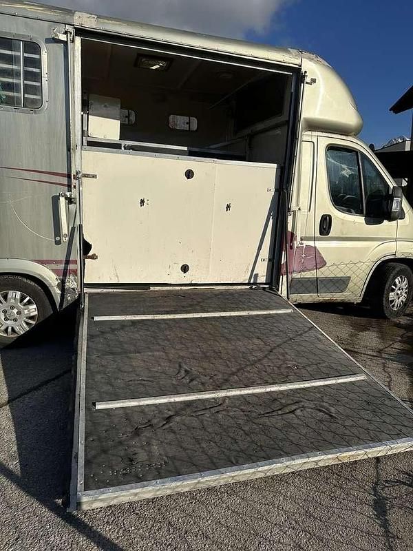 Gebraucht Peugeot Boxer 156 PS (114 kW) 2010 Gold Van