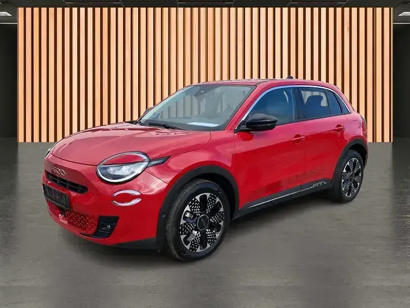 Gebraucht Fiat 600 La Prima 101 PS (74 kW) 2025 Rot SUV