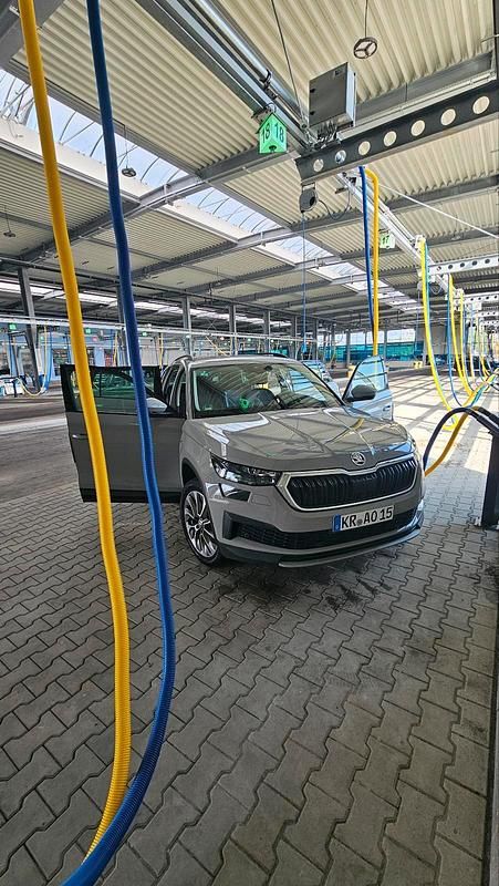 Grau Gebraucht 2021 Skoda Kodiaq Clever SUV | 27.700 € (Guter Preis) - Bild 1/4