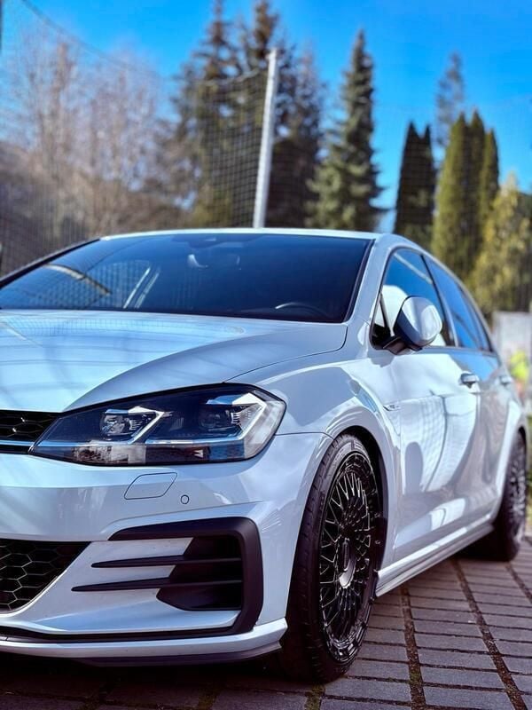 Blau Gebraucht 2017 VW Golf VII GTD Limousine | 18.500 € - Bild 1/4