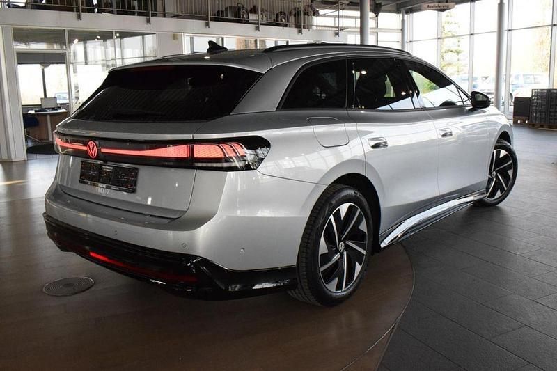 Neu VW ID.7 Pro 210 kW (286 PS) 2026 Silber Kombi