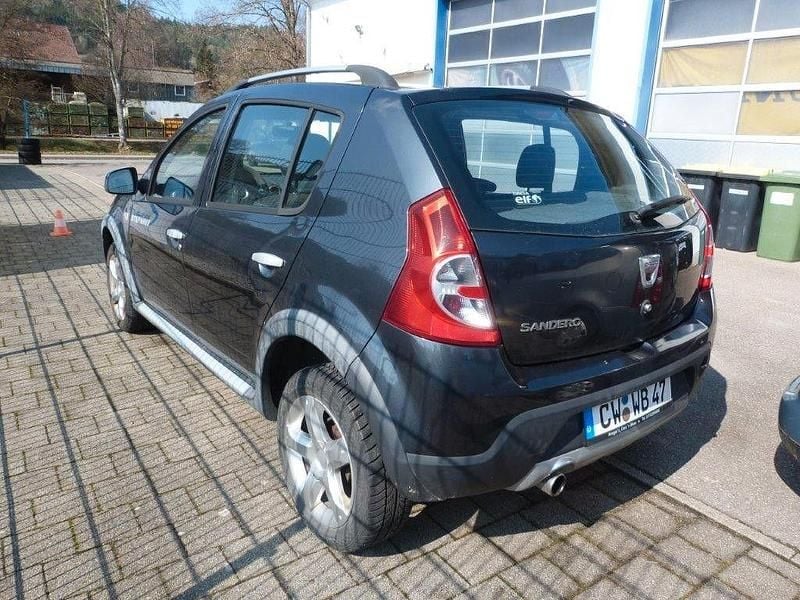 Gebraucht Dacia Sandero Stepway 90 PS (66 kW) 2012 Grau Limousine