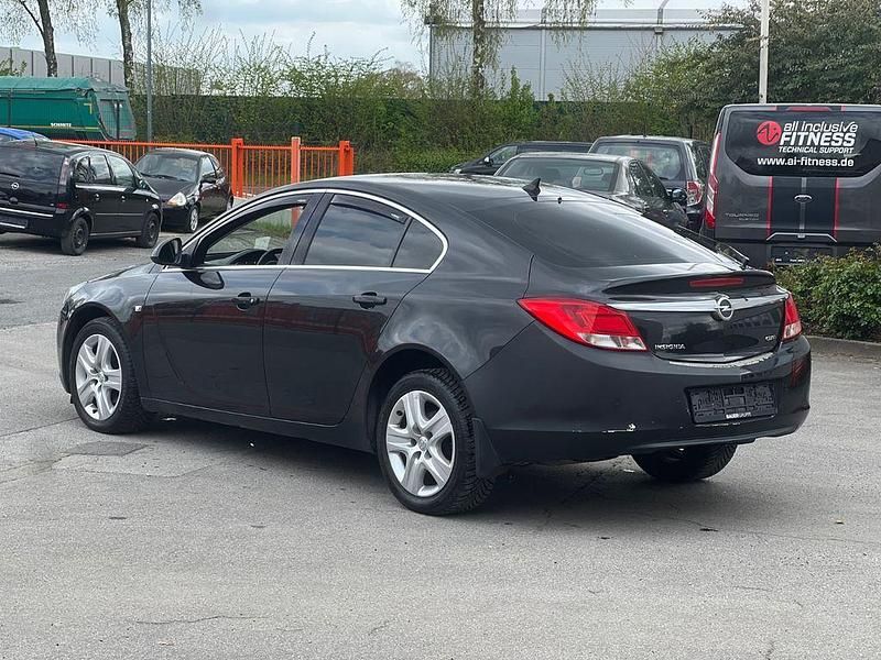 Gebraucht Opel Insignia Edition 131 PS (96 kW) 2010 Schwarz Limousine