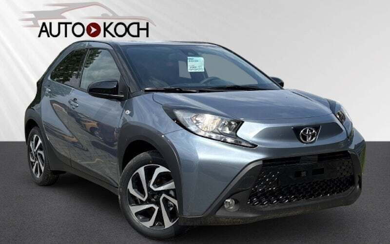 Grau Neu 2024 Toyota Aygo Team Kleinwagen | 17.940 € - Bild 1/4
