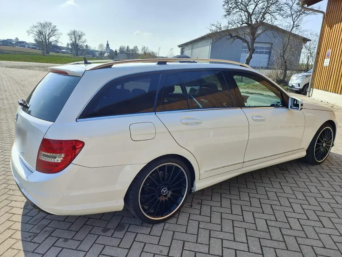 Gebraucht Mercedes C350 Avantgarde 265 PS (194 kW) 2013 Weiß Limousine