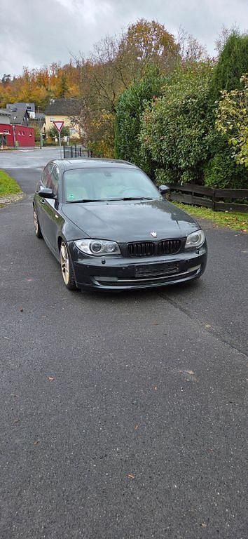 Schwarz Gebraucht 2008 BMW 123 Performance Kleinwagen | 3.200 € - Bild 1/4