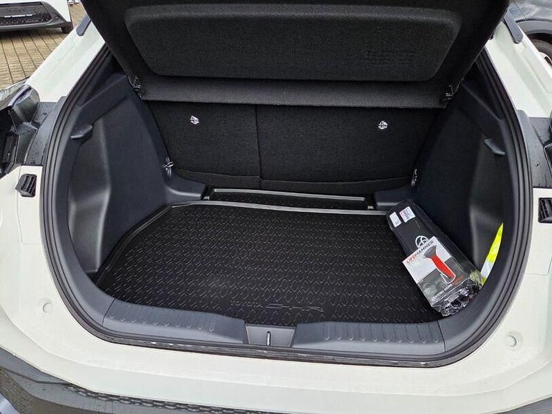 Neu Toyota C-HR Team 140 PS (102 kW) 2025 Super white 2 (040)/ black (20 SUV