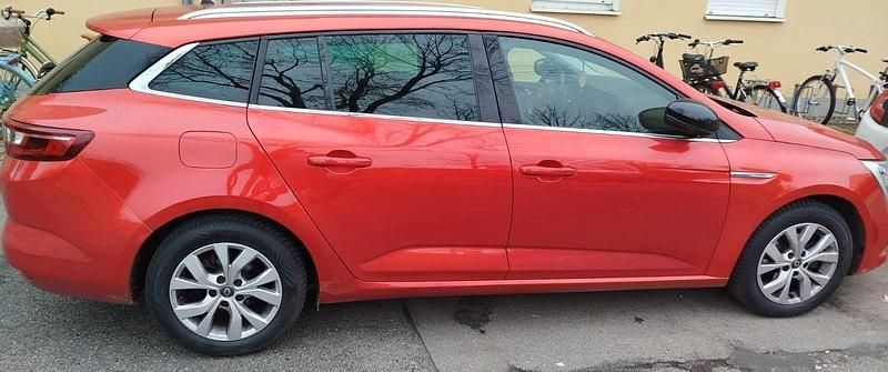 Rot Gebraucht 2018 Renault Mégane GrandTour LIMITED Kombi | 9.300 € (Fairer Preis) - Bild 1/4