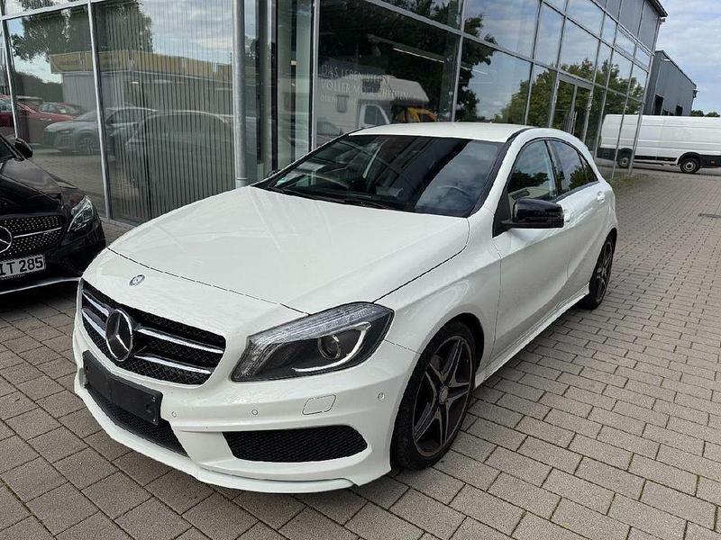 Weiß Gebraucht 2014 Mercedes A200 AMG Limousine | 15.500 € (Fairer Preis) - Bild 1/4