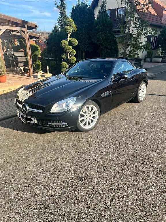 Second-hand Mercedes SLK200 184 CP (135 kW) 2011 Negru Cabrio