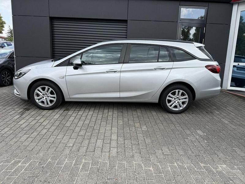 Gebraucht Opel Astra Edition 105 PS (77 kW) 2018 Silber Kombi