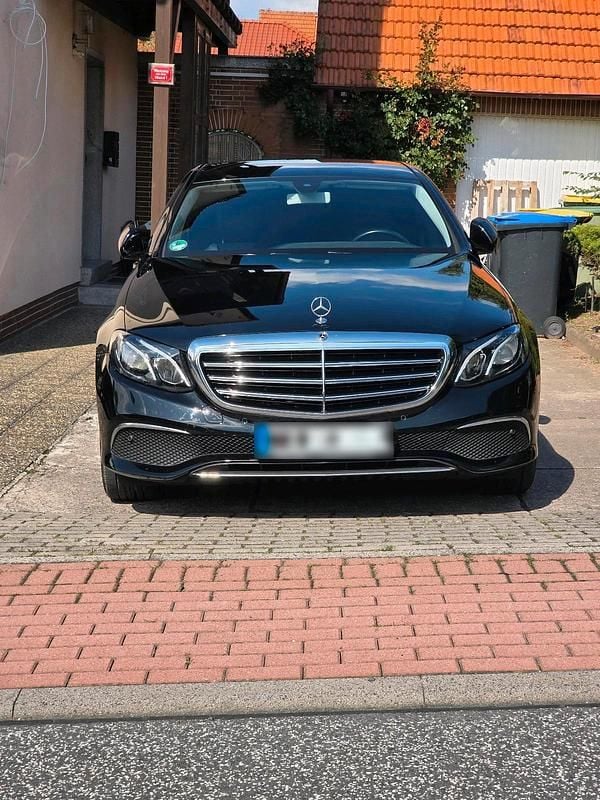 Gebraucht Mercedes E220 Exclusive 194 PS (142 kW) 2016 Schwarz Limousine
