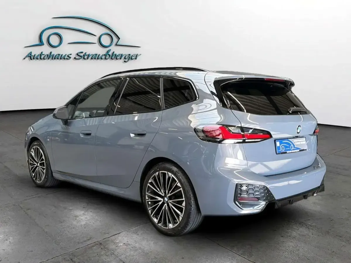 Gebraucht BMW 218 Performance 136 PS (100 kW) 2024 Grau Van / Kleinbus