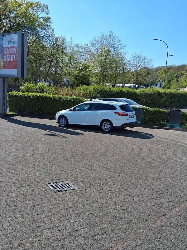 Gebraucht Ford Focus Trend 140 PS (102 kW) 2014 Limousine