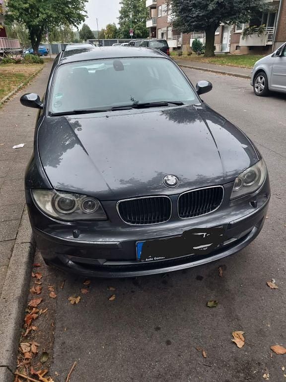 Grau Gebraucht 2007 BMW 120 Kleinwagen | 4.499 € (Guter Preis) - Bild 1/4