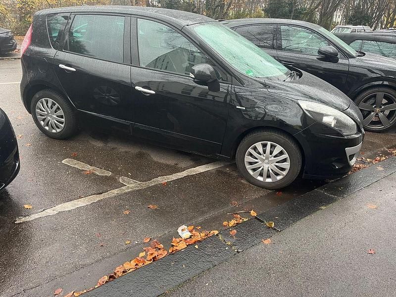 Schwarz Gebraucht 2011 Renault Scénic III Bose Edition Van / Kleinbus | 2.100 € (Superpreis) - Bild 1/4