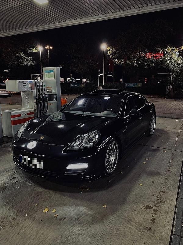 Schwarz Gebraucht 2009 Porsche Panamera 4S Limousine | 27.800 € (Teuer) - Bild 1/4