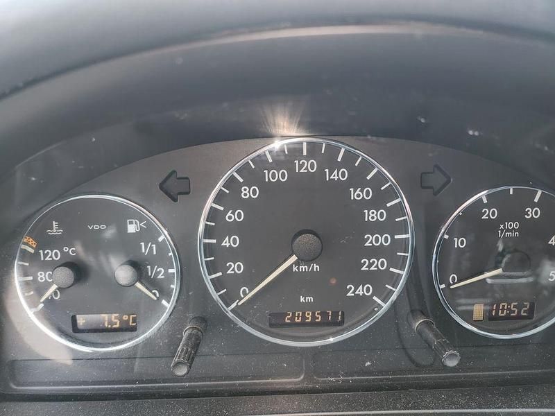 Gebraucht Mercedes ML270 163 PS (119 kW) 2003 Schwarz SUV