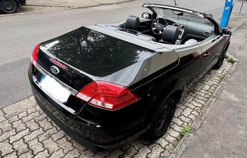 Gebraucht Ford Focus Cabriolet Titanium 145 PS (106 kW) 2010 Schwarz Cabrio
