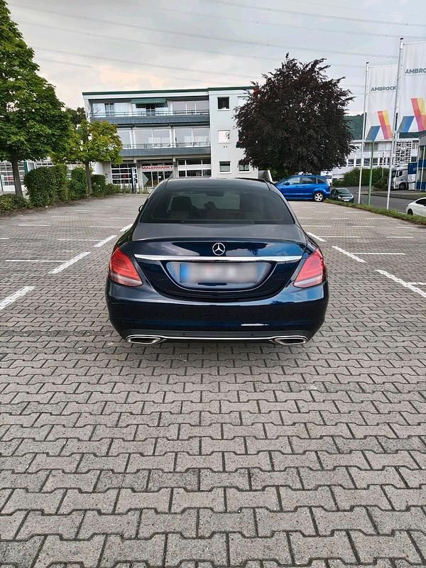 Gebraucht Mercedes C300 258 PS (189 kW) 2018 Blau Limousine