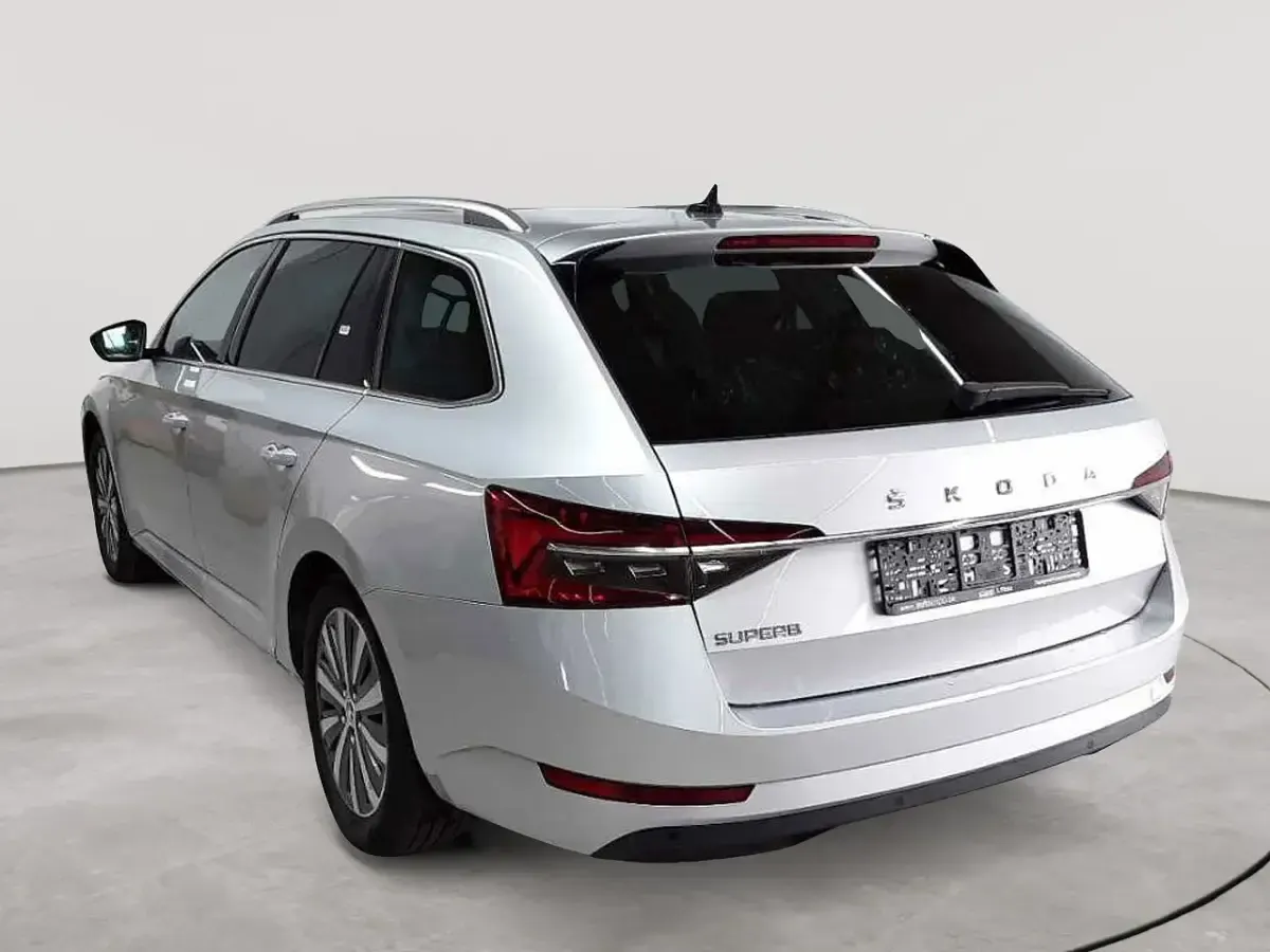 Gebraucht Skoda Superb Style 200 PS (147 kW) 2023 Brillantsilber metallic Kombi