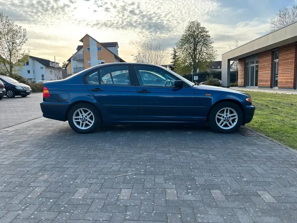 Gebraucht BMW 316 115 PS (84 kW) 2003 Blau Limousine