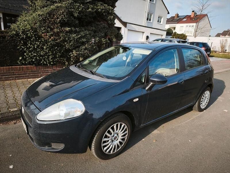 Blau Gebraucht 2009 Fiat Punto Active Limousine | 1.590 € (Fairer Preis) - Bild 1/4