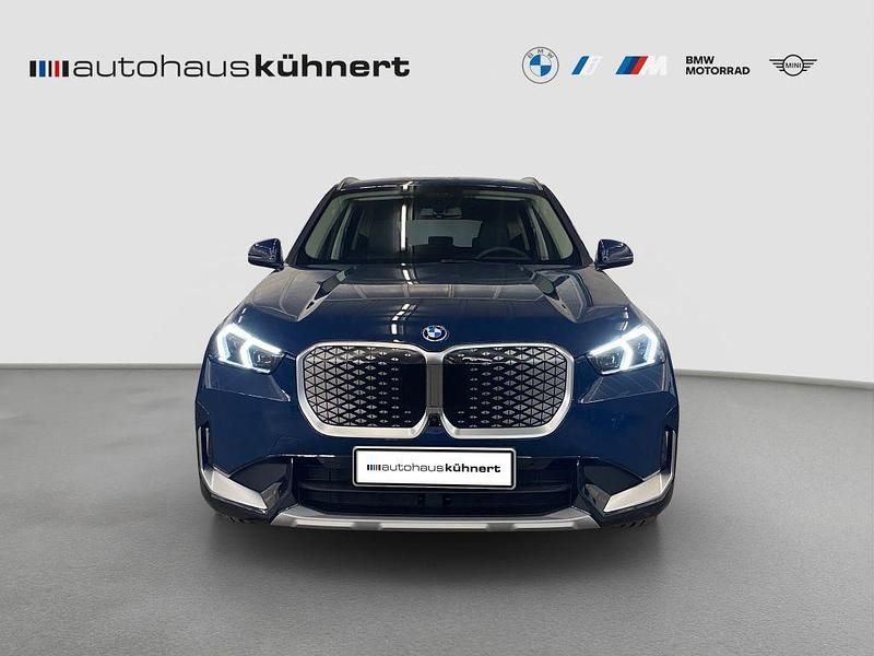Neu BMW iX1 Performance 230 kW (313 PS) 2025 Night dusk blue SUV