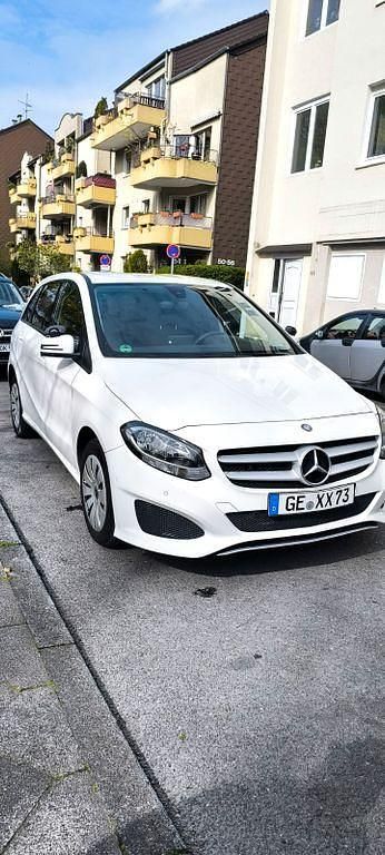 Gebraucht Mercedes B220 170 PS (125 kW) 2018 Weiß Van / Kleinbus