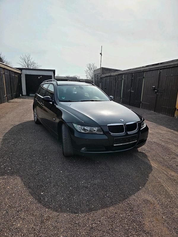 Gebraucht BMW 318 129 PS (94 kW) 2007 Schwarz Kombi