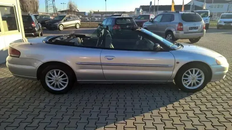 Gebraucht Chrysler Sebring Cabriolet 141 PS (103 kW) 2002 Bright silver metallic Cabrio