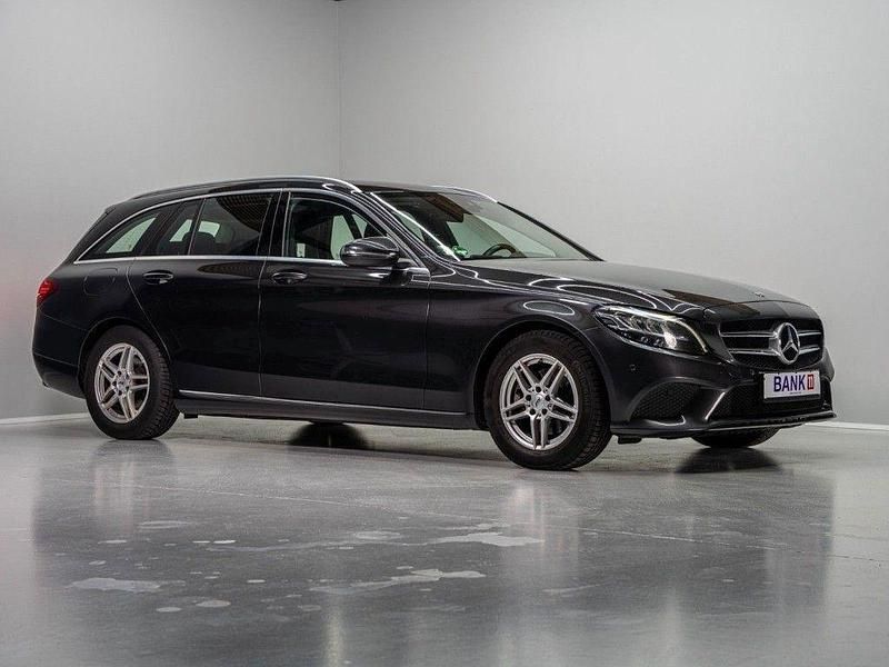 Grau Gebraucht 2021 Mercedes C220 Kombi | 20.990 € (Superpreis) - Bild 1/4