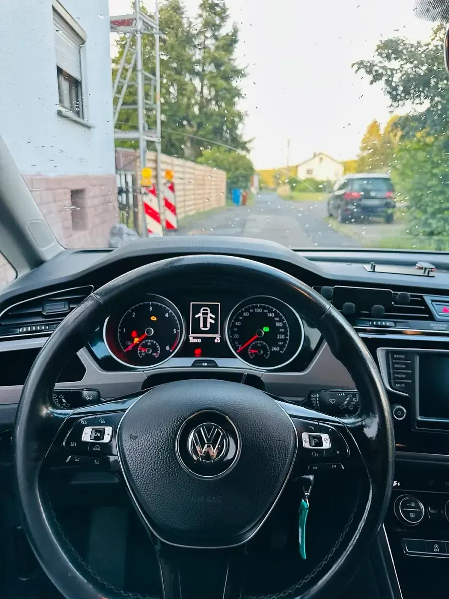 Gebraucht VW Touran 150 PS (110 kW) 2017 Weiß Van / Kleinbus