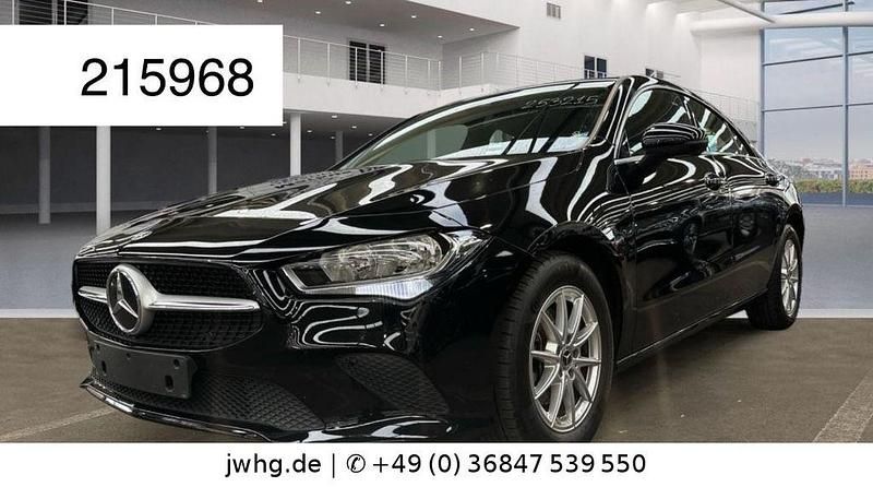 Nachtschwarz Gebraucht 2021 Mercedes CLA180 Limousine | 22.450 € (Superpreis) - Bild 1/4